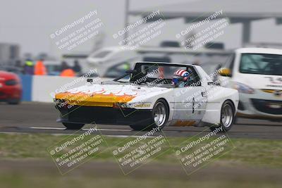 media/Jan-18-2026-CalClub SCCA (Sun) [[8bc6468723]]/Group 3 Race/Turn 1/